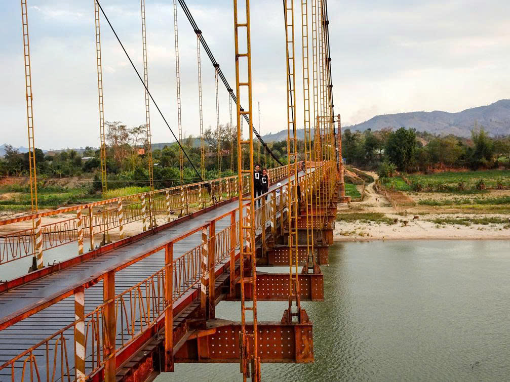 MĂNG ĐEN VẪY GỌI